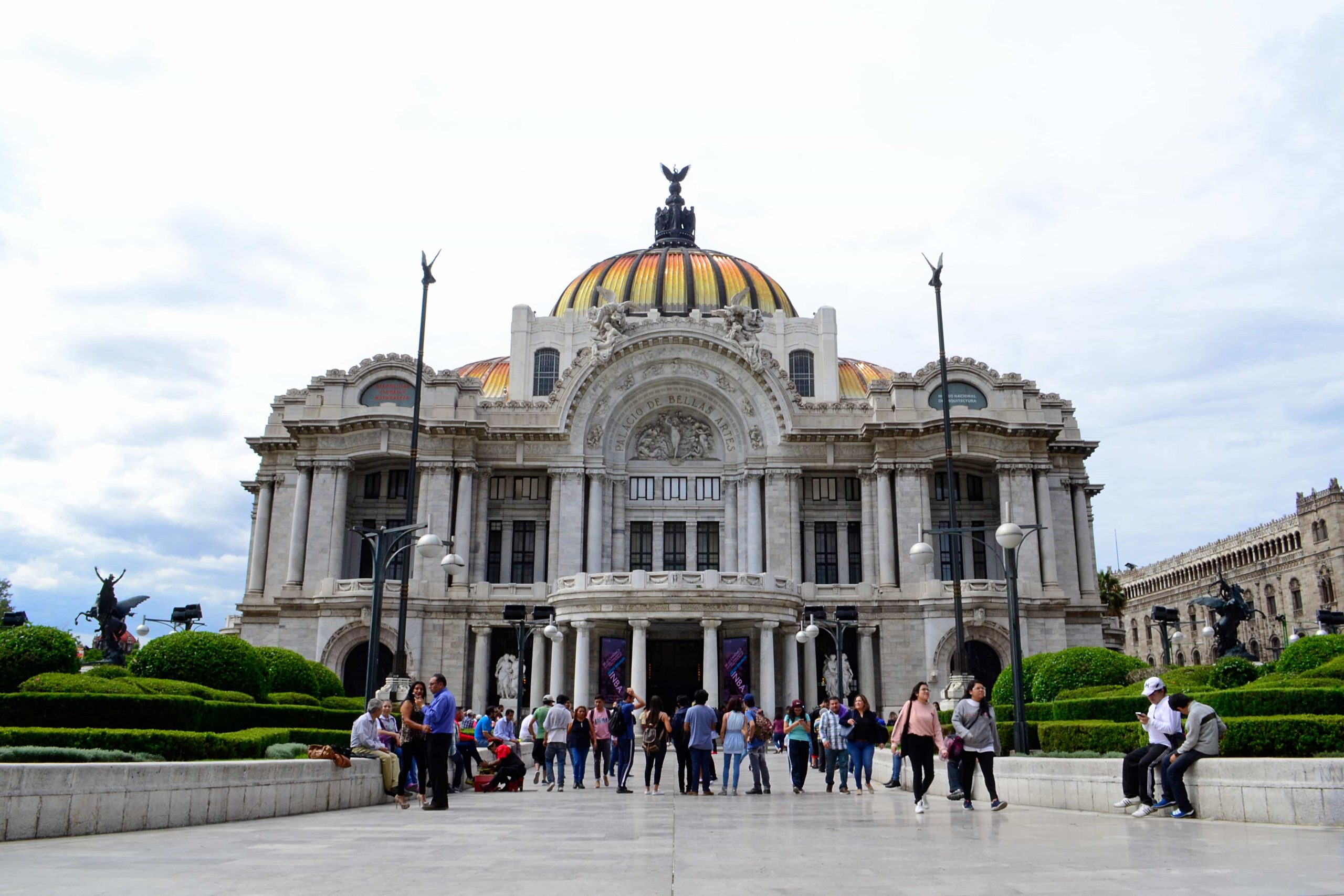 墨西哥城自由行｜中央歷史舊城區6大景點推薦：憲法廣場、國家宮、藝術宮！